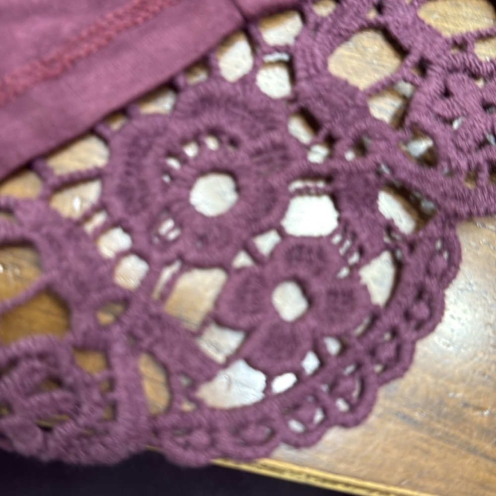 Monroe & Main Deep Burgundy Tunic with Lace Hem. NWOT - Picture 4 of 4